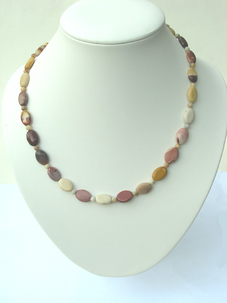 Collier de perles plates de jaspe Mookaïte  BC106