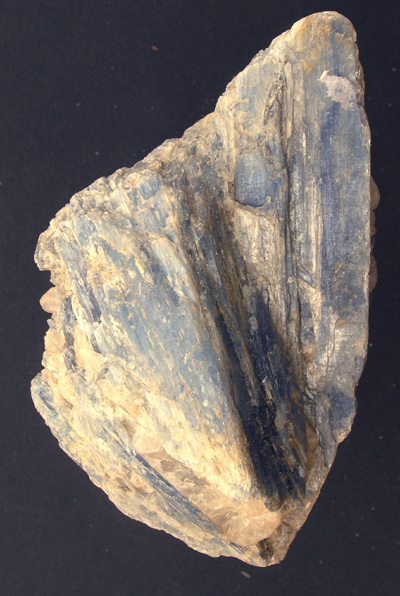 Kyanite (Cyanite) ou Disthène sur quartz