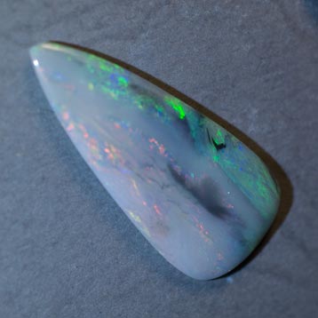 Opale mi-noire