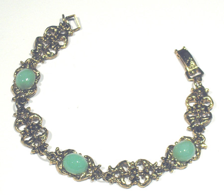 Bracelet en étain doré avec cabochons de  Chrysoprase BA7