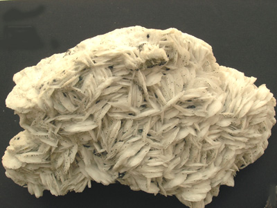 Baryte blanche crêtée M1368