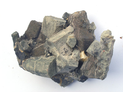 Néphélite ou Néphéline et les grenats  Schorlomite M1601
