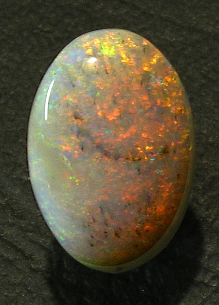 Opale à base grise