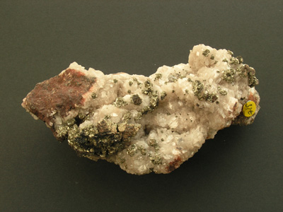 Marcasite  ou (Marcassite) sur Dolomite