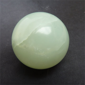 New Jade (sphère), variété de serpentine
