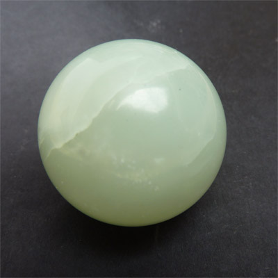New Jade (sphère), variété de serpentine OBJ17