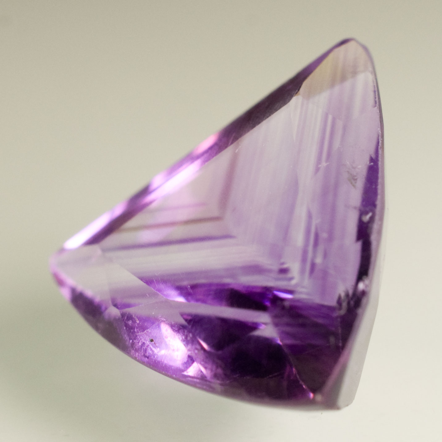 AM203 Amethyste Troidia Un Bord Droit Violet Moyen Limpide 8 48ct 15x14mm 5