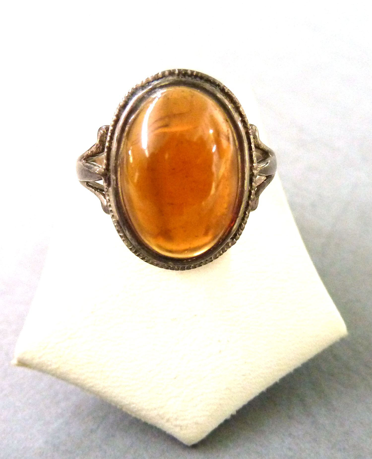 Bague en argent avec ambre Taillerie de Nimes