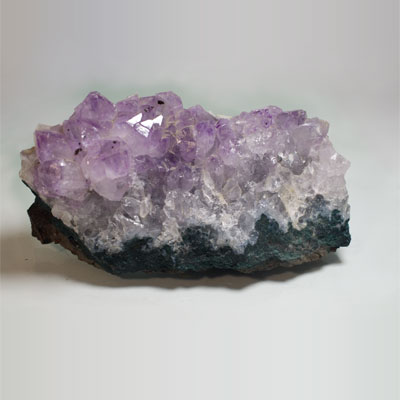 Améthyste cristallisée 314 g 11 x 3.6 cm