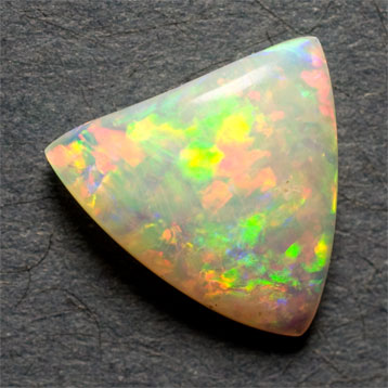Opale cristal coquillage 0.60ct 7.66 x 7.68 x 7.46mm