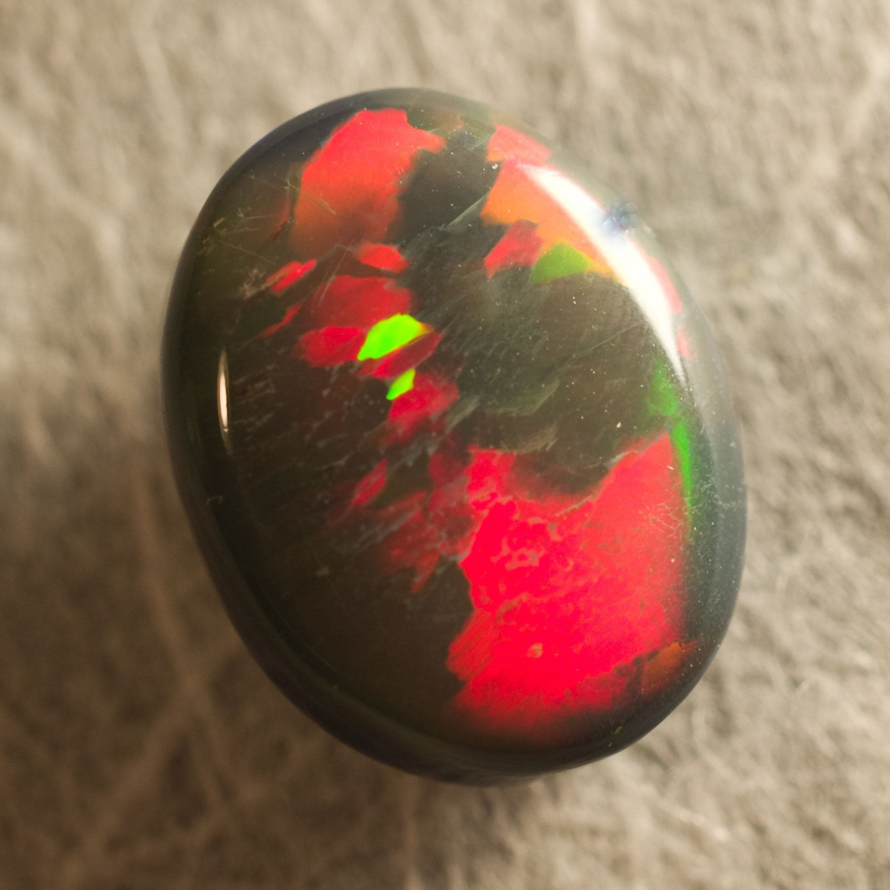 3738REV Grande Opale Noire Verte Et Rouge Tres Brillante 7 15 15x12mm 2