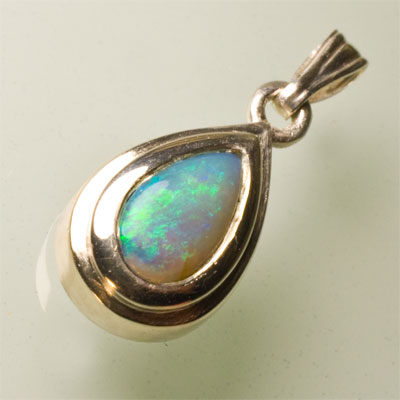 pendentif argent opale mi-noire verte 0.4 ct 7.4 x 4.4 mm